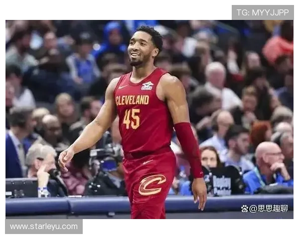 米切尔由单打转无球跑位 提升关键时刻命中占比